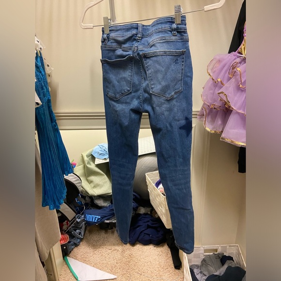 DL1961 Jeans with a Star Pattern - Picture 4 of 4